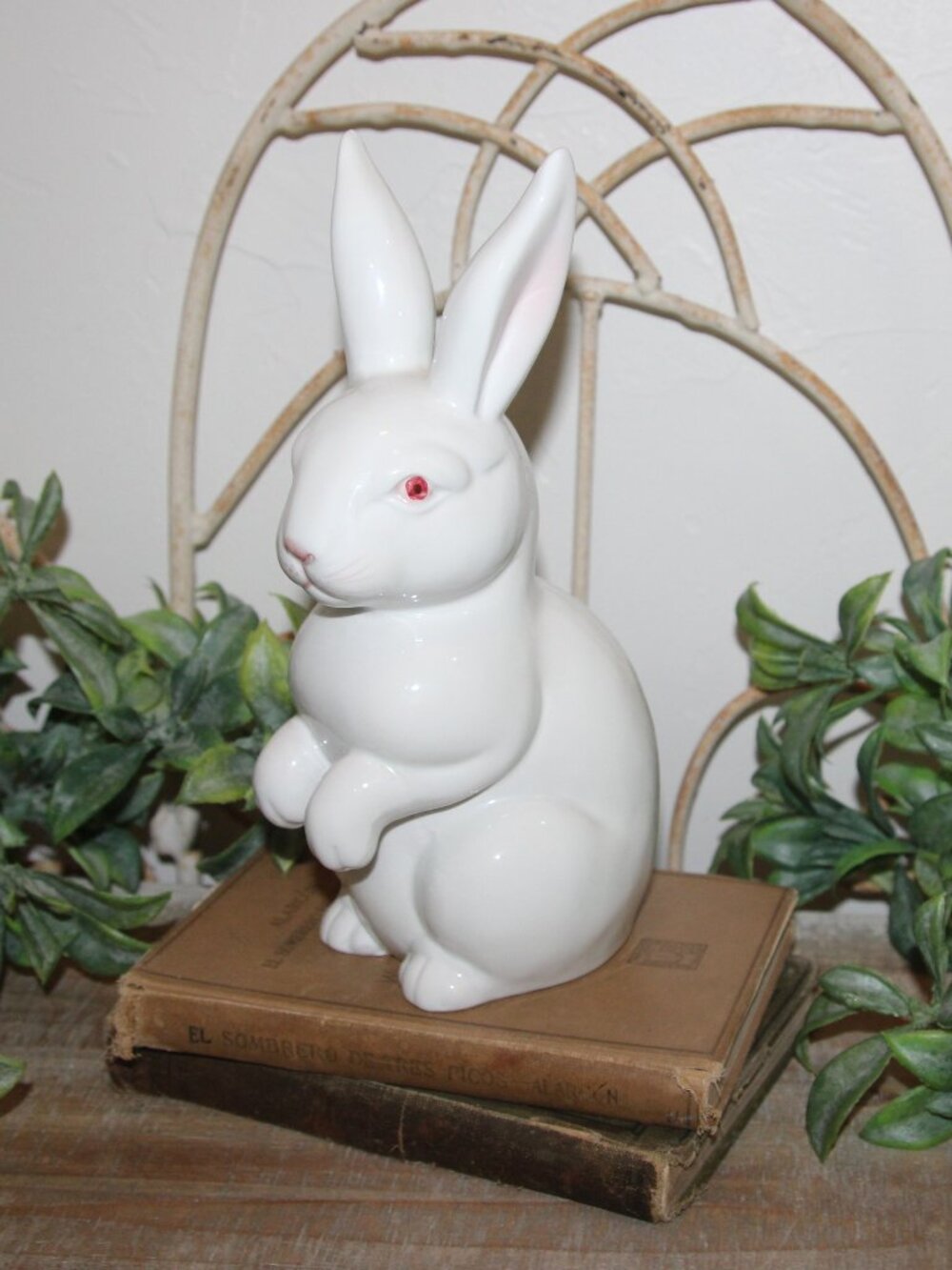 Adorable Vintage Collectible FITZ & FLOYD Hand Painted White Bunny Rabbit